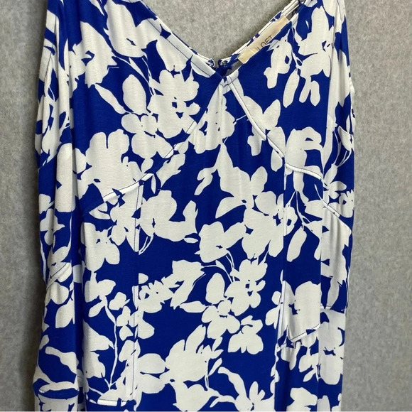 Loft Forget Me Not Seamed V Neck Floral Viscose Midi Dress in Cobalt Current - Picture 5 of 9